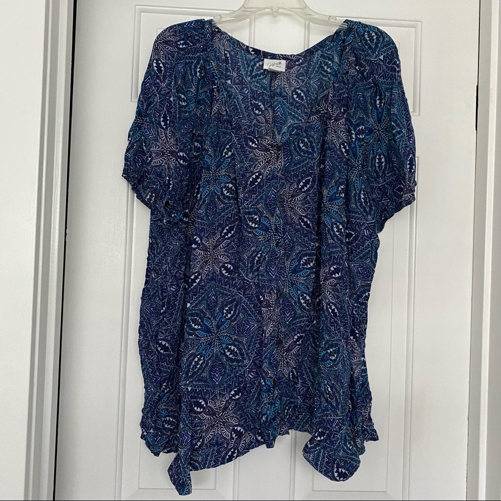 111. Jaclyn Smith Blouse button down Top
